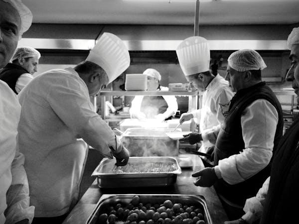 How Central Kitchens Can Manage Their Customers Easily Using Food Market Hub